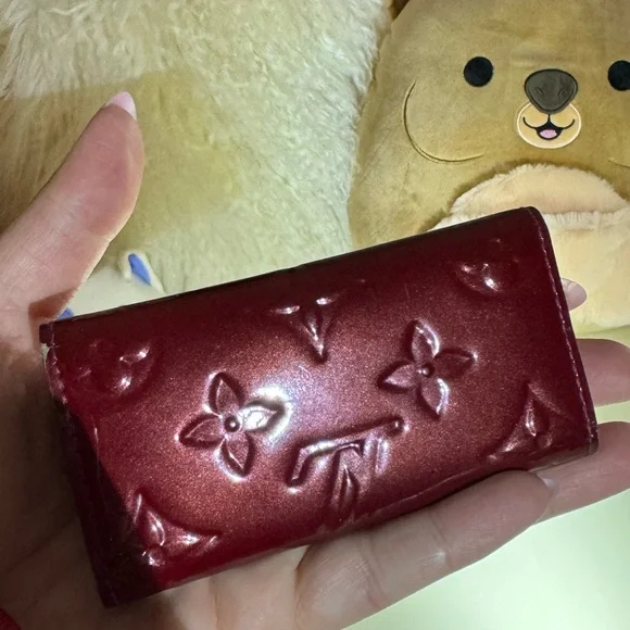 Louis Vuitton Pomme D'Amour Monogram Vernis Multicles Four Ring Key Holder - Picture 6 of 13